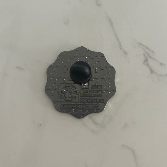 Mickey Mouse Disney Pride Collection 2024 Rainbow Pin (Limited Edition)- NEW - Picture 4 of 13